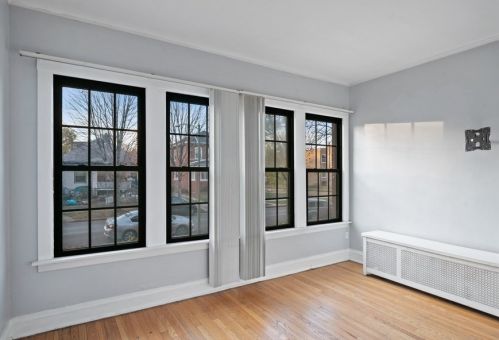 7327 Luella Ave, Chicago IL 60649-4109 exterior