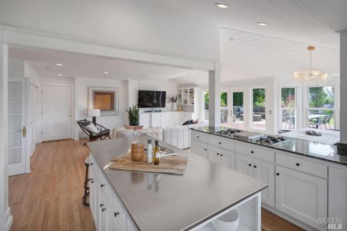 210 Stanford Ave, Mill Valley CA 94941-3562 exterior