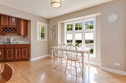 861 Linden Ave, Elmhurst IL 60126-5312 exterior