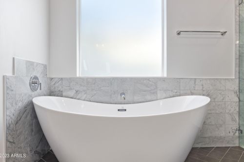 4239 42nd St, Phoenix AZ  85018-4207 exterior