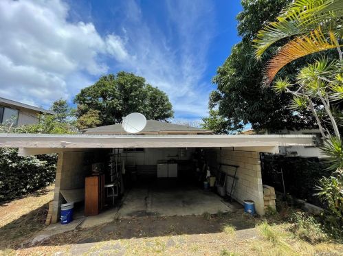 1810 Ashford St, Honolulu, HI 96819-4015