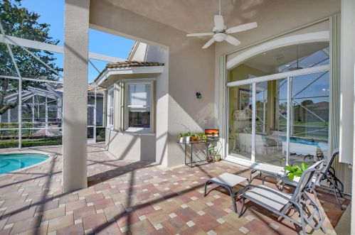 12121 Oakvista Dr, Boynton Beach FL 33437-6352 exterior