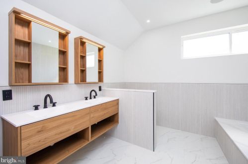 6627 Lincoln Dr, Philadelphia PA exterior