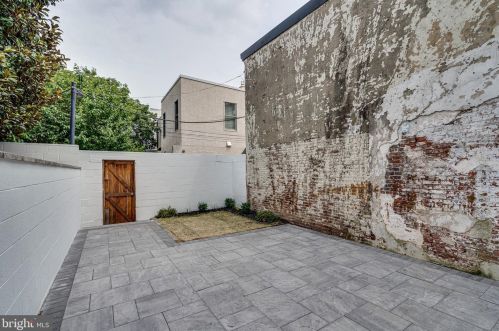 735 24th St, Philadelphia PA  19130-2539 exterior