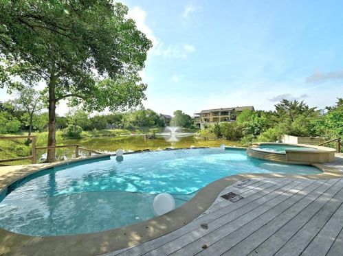 610 Crystal Crk Dr, Austin TX 78746-4728 exterior