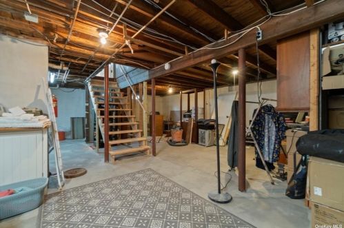 33 Hazard Ave, Huntington Station NY 11746-3726 exterior