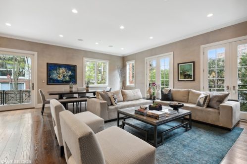 2900 Hermitage Ave, Chicago IL 60609-2733 exterior