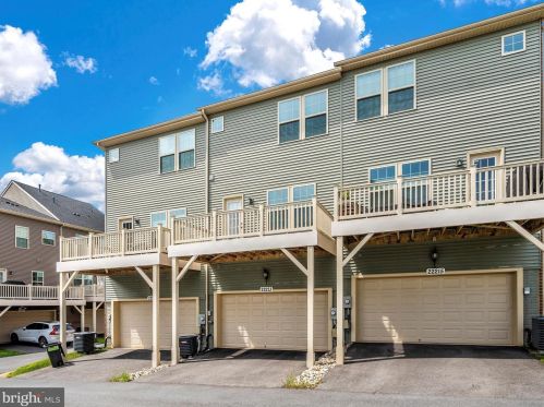 22213 Broadway Ave, Clarksburg MD 20871-3430 exterior