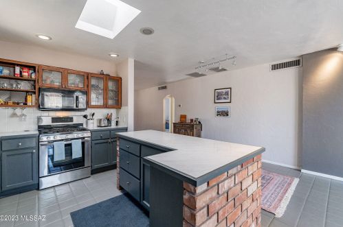 2221 2 St, Tucson AZ 85711-1058 exterior