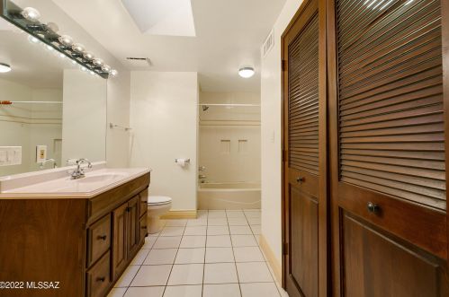 6882 Casas Adobes Dr, Tucson AZ 85704-6126 exterior