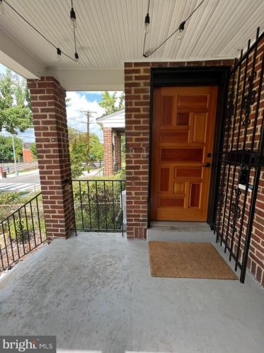 1602 16th St, Washington DC  20020-5504 exterior