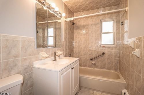 6 Melvin Ave, Iselin NJ 08830-2439 exterior