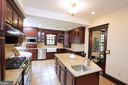 2144 Lawrence Rd, Trenton NJ 08648 exterior