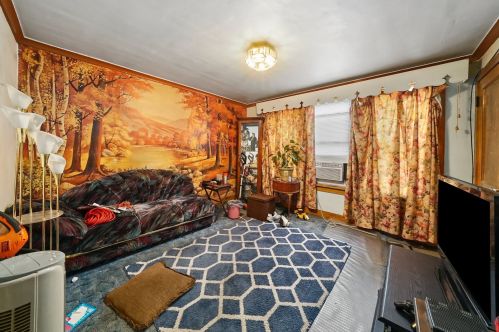 8417 Brandon Ave, Chicago IL 60617-4457 exterior