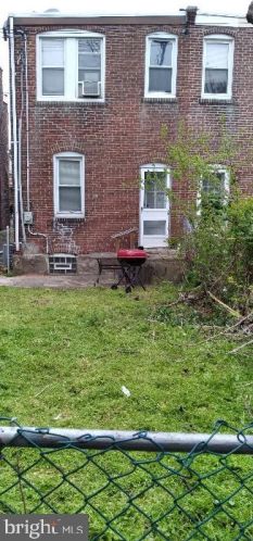 1102 Lawrence Ave, Darby, PA 19023-2013