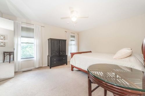 186 Metacomet Dr, Meriden CT 06450-3571 exterior