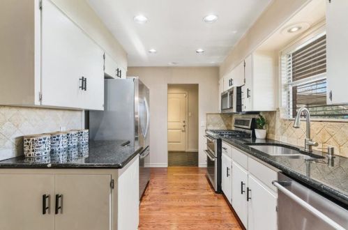 911 Aurora Cir, Austin, TX 78757-3415