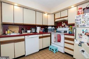 2047 Green St, Philadelphia PA 19130-3111 exterior