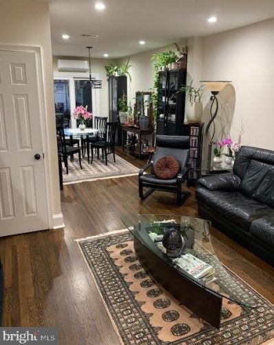 2314 Huidekoper Pl, Washington DC  20007-1824 exterior