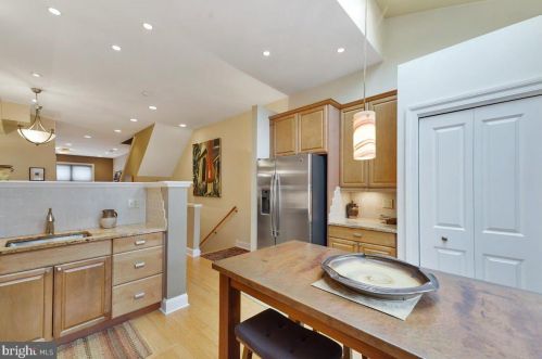 1023 19 St, Philadelphia PA 19146-2938 exterior