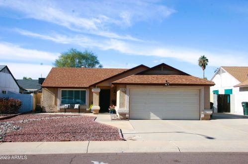 21058 33rd Ave, Phoenix, AZ 85027-3045