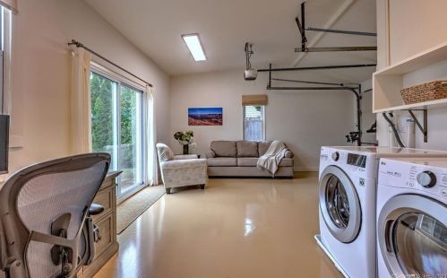 49 Lenox Ave, Milford CT 06460-5044 exterior