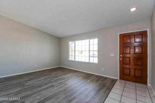 5875 Blucher Dr, Tucson AZ  85746-3305 exterior