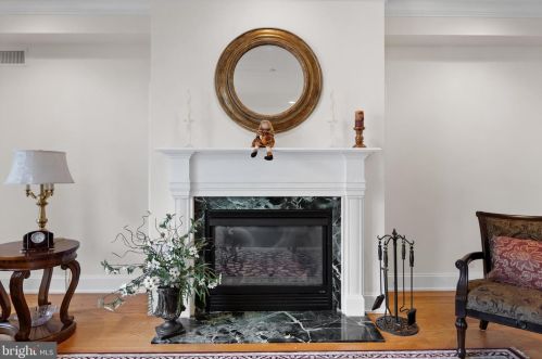 124 Bainbridge St, Philadelphia PA 19147-1866 exterior