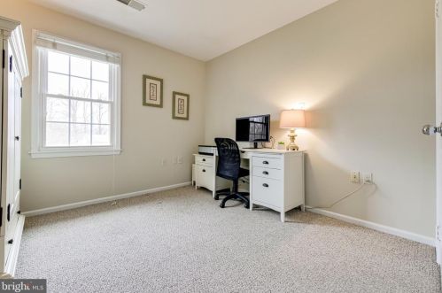 2122 Rampart Dr, Alexandria VA exterior