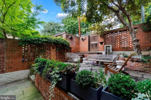 3021 Cambridge Pl, Washington DC  20007-2914 exterior