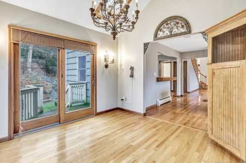 96 Rutland Rd, Milford CT 06461-1810 exterior