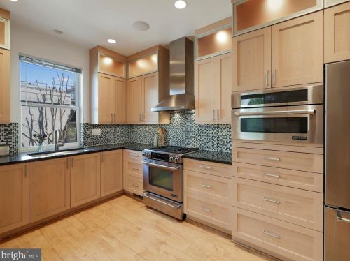 1221 T St, Washington DC 20009-7535 exterior