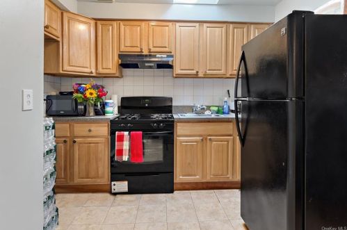 3617 Eastchester Rd, Bronx NY 10466-5882 exterior