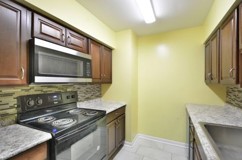 5079 Sanlin Dr, Moon Twp PA  15108-2878 exterior