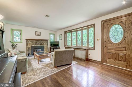 5217 Mitchell St, Alexandria, VA 22312-2124