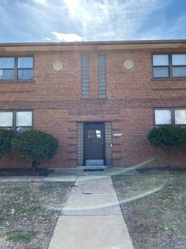 5532 Chippewa St, Saint Louis, MO 63109-1677