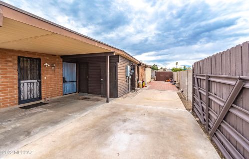 8532 Calle Bolivar, Tucson AZ  85715-5409 exterior