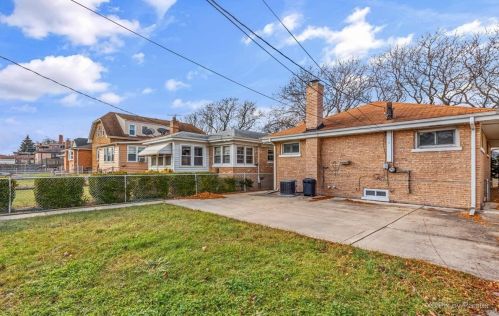 5431 Newcastle Ave, Chicago IL 60638-2303 exterior