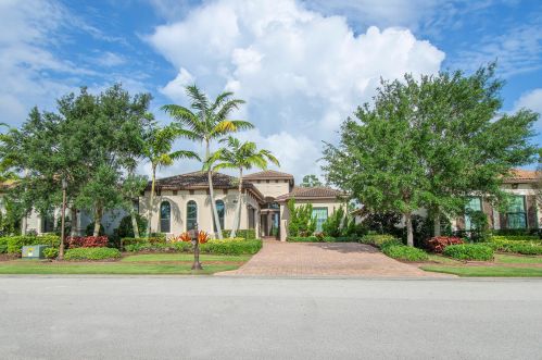 187 Calmo Cir, Fort Pierce, FL 34984-6610