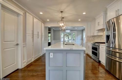 30 Elmwood Dr, Livingston NJ  07039-2205 exterior