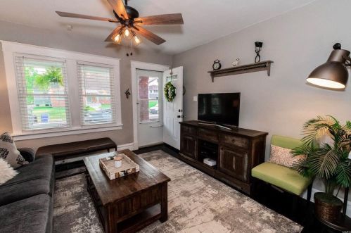 8511 Richard Ave, Saint Louis MO 63132-2806 exterior