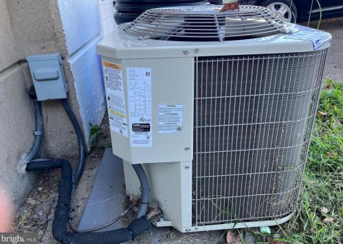 3126 Fairfield St, Philadelphia PA 19152-3406 exterior