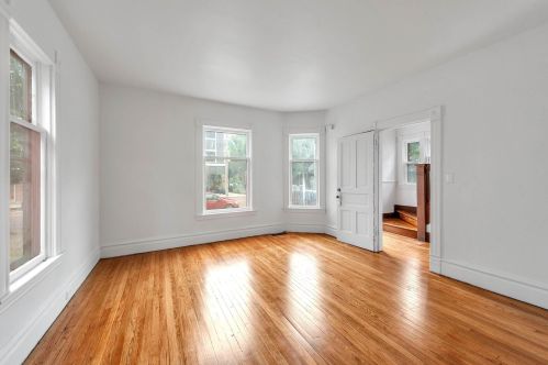 1560 Wealthy St, Grand Rapids MI 49506-2748 exterior