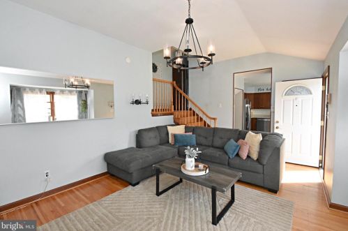 17 Glenview Dr, Riverton NJ  08077-2135 exterior