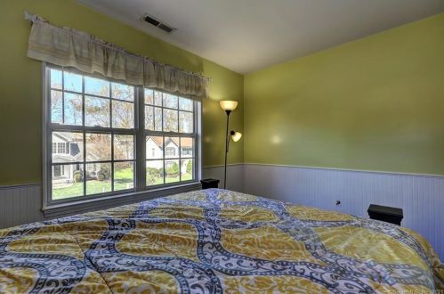 31 Lookout Hl Rd, Milford CT 06461-1878 exterior