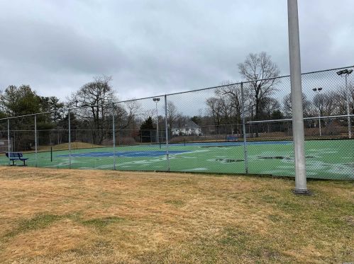 44 Ashley Cir, Commack NY 11725-4640 exterior