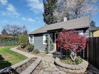 9909 Prescott St, Portland OR  97220-3552 exterior