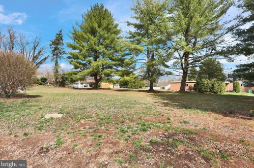 421 Fairview St, Pottstown PA 19464-6136 exterior