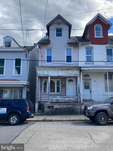 621 Race St, Primrose, PA 17901-2444