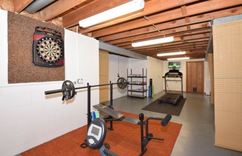 6894 Park Mnr Dr, Milwaukee WI 53224-4638 exterior